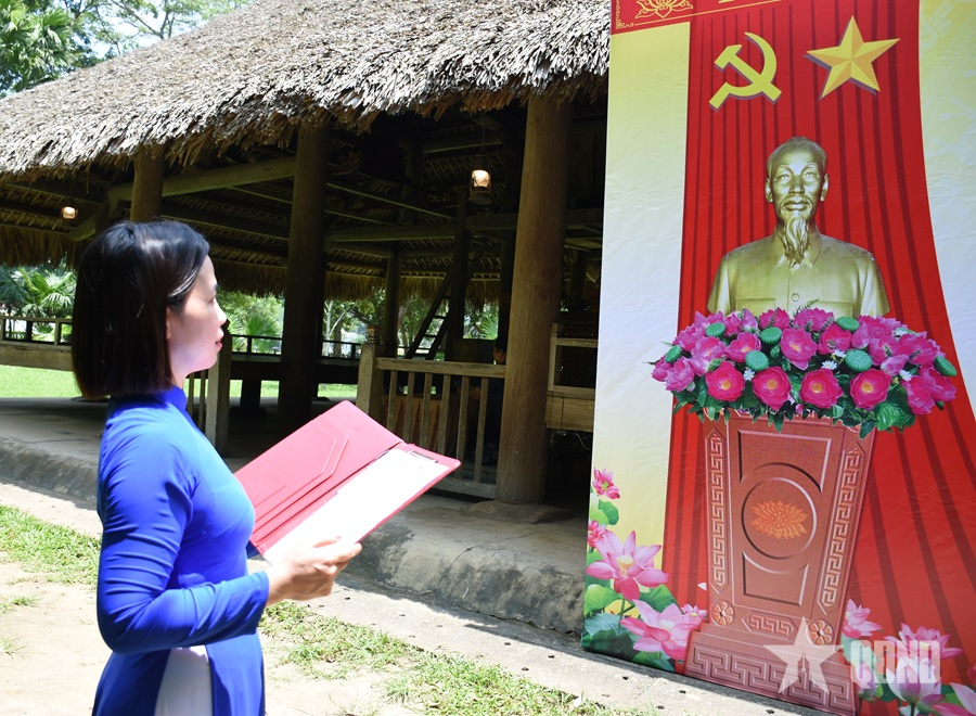 Lời thề vang dưới mái đình cách mạng